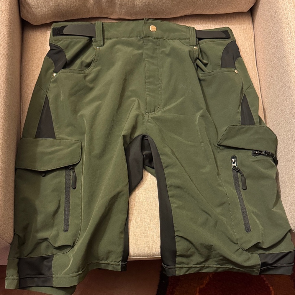 Men's Olive Green Cargo Shorts
